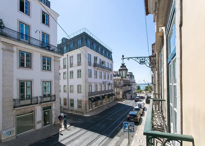 Chiado Deluxe Gem 4bdr Amazing Apartman *