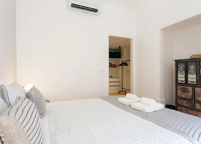 Apartman Chiado Deluxe Gem 4bdr Amazing